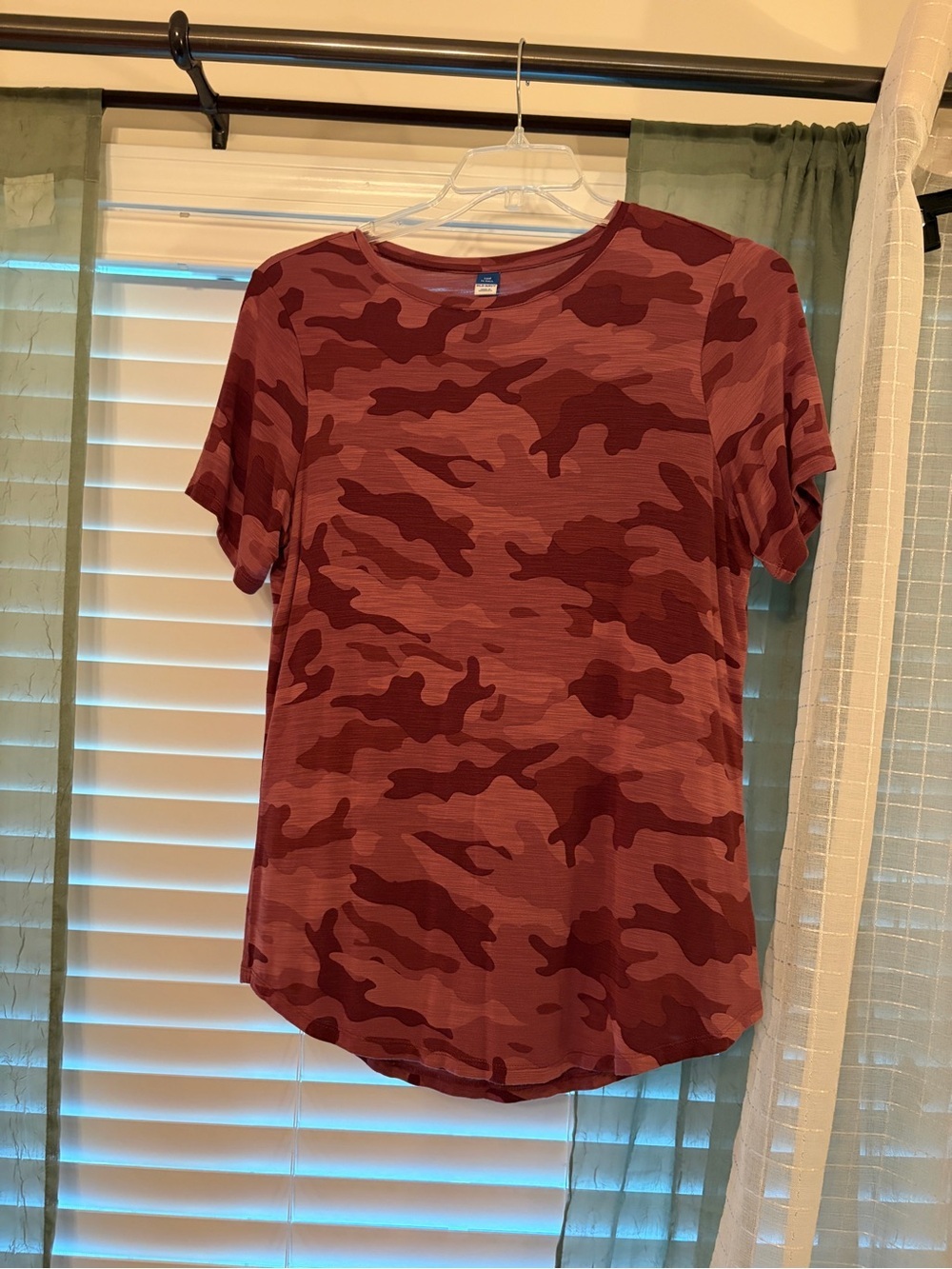 Old Navy Women's Red Camo Short-Sleeve Tee